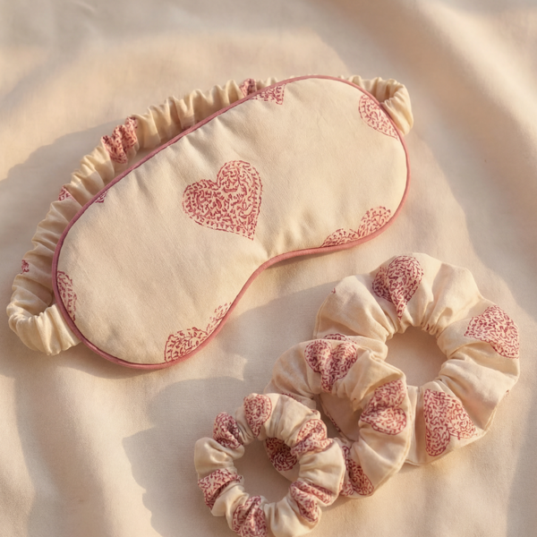 Unstructured Hearts Sleep mask & Scrunchy