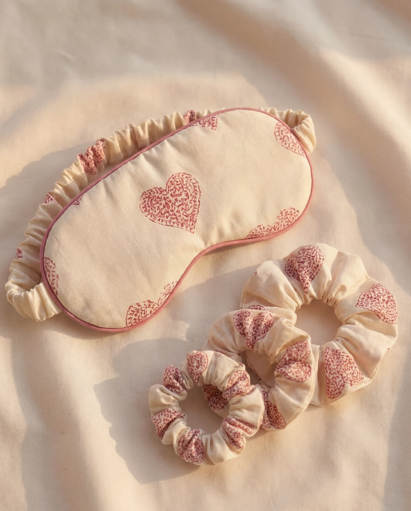 Unstructured Hearts Sleep mask & Scrunchy